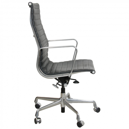 Charles Eames Ea-119 office chair in black leather, by Herman Miller