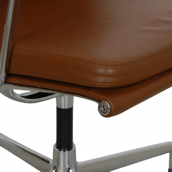 Charles Eames Ea-208 chair in brown leather