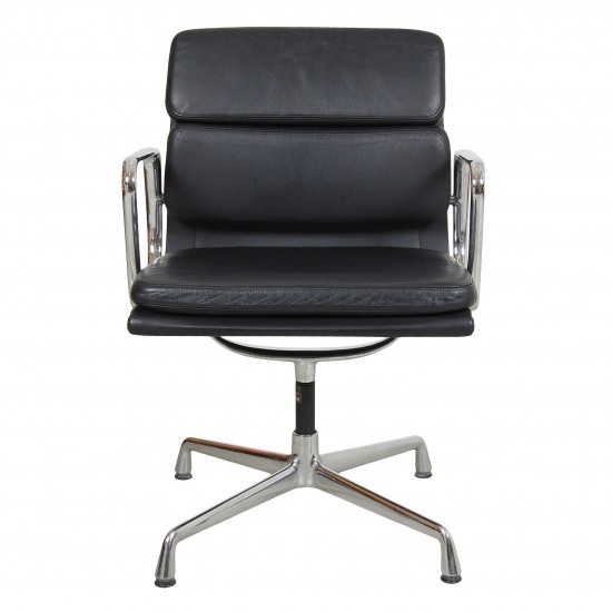 Charles Eames Ea-208 softpad chair in black leather chrome