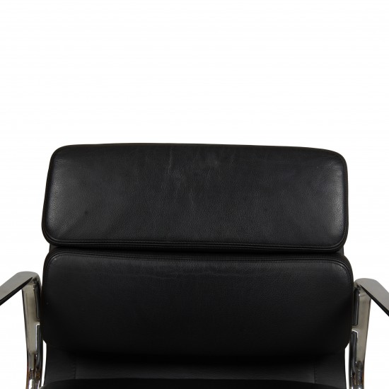 Charles Eames Ea-208 softpad chair in black leather chrome