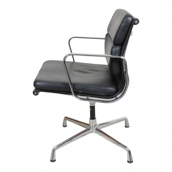 Charles Eames Ea-208 softpad chair in black leather chrome