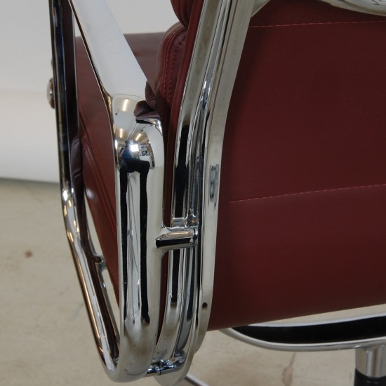 Charles Eames EA-208 sofpad chair in red/brown premium leather