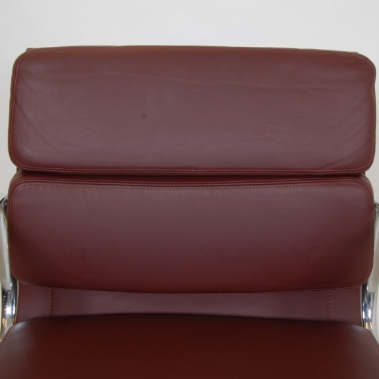 Charles Eames EA-217 Softpad office chair in red/brown premium leather