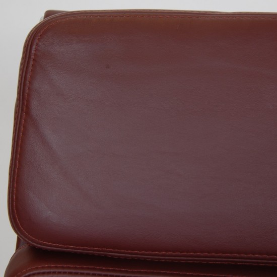 Charles Eames EA-217 Softpad kontorstol i rød/brunt premium læder