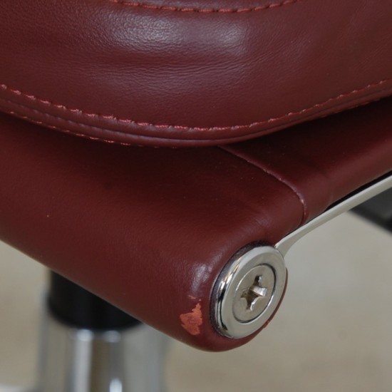 Charles Eames EA-217 Softpad office chair in red/brown premium leather