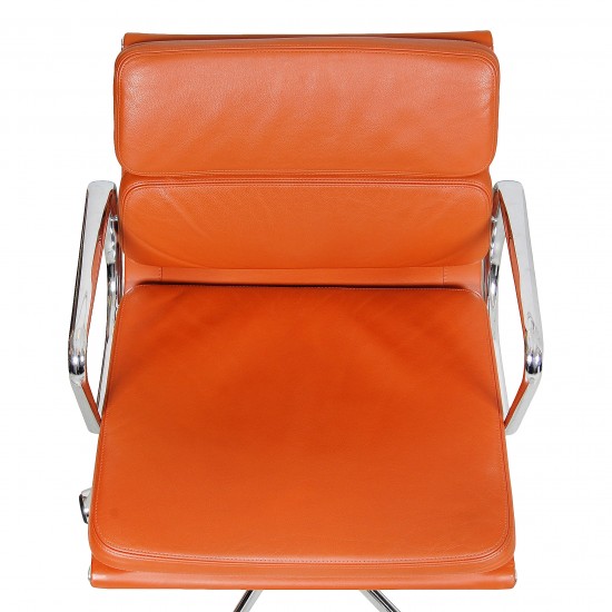 Charles Eames EA-217 Softpad kontorstol i cognac læder