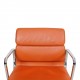 Charles Eames EA-217 Softpad kontorstol i cognac læder