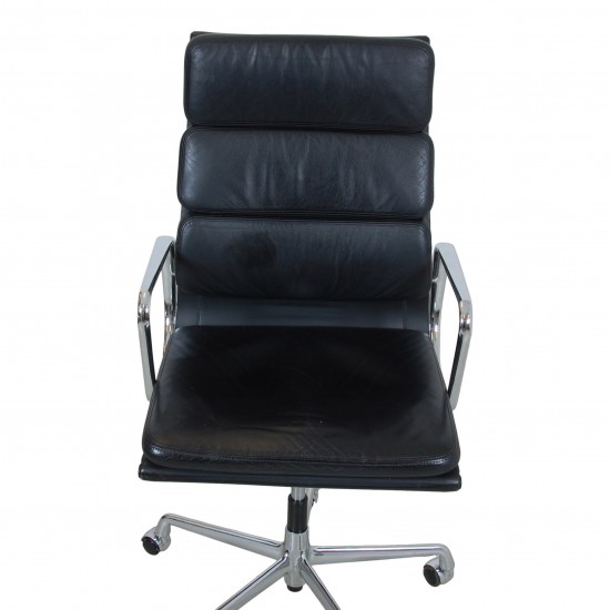 Charles Eames Ea-219 office chair fully upholstered in Black leather