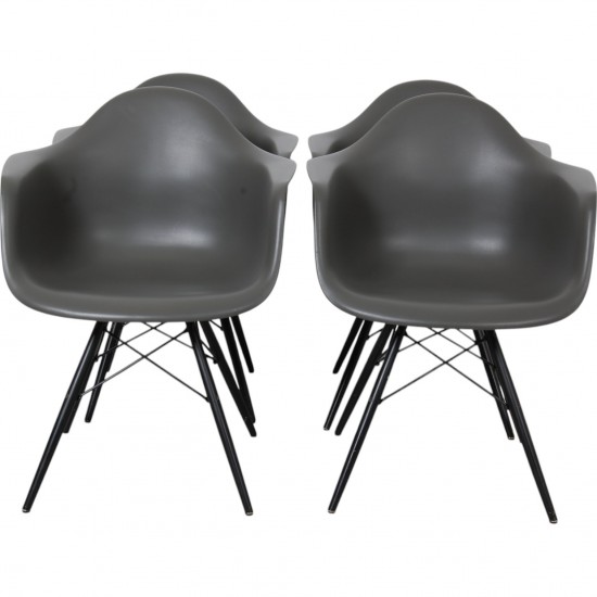 Sæt med 4 Umbra Charles Eames DAW stole