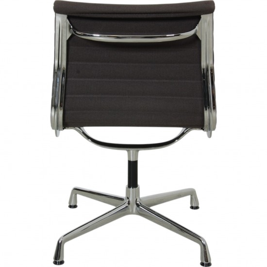 Eames EA-105 stol i gråt hopsak stof