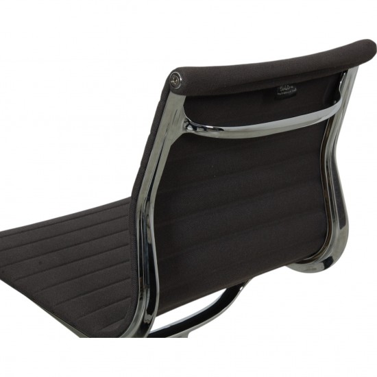 Eames EA-105 stol i gråt hopsak stof