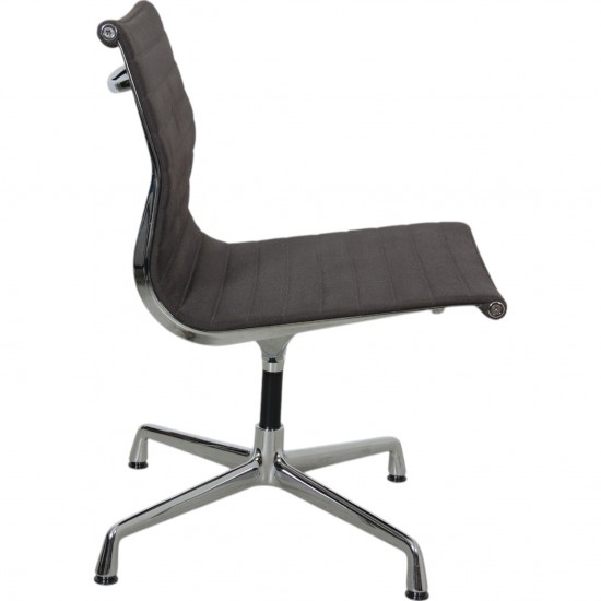Eames EA-105 stol i gråt hopsak stof
