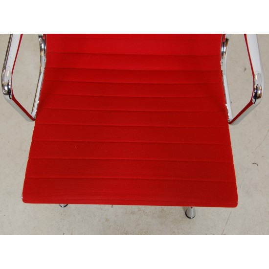 Charles Eames Ea-108 chair in red Hopsak fabric 