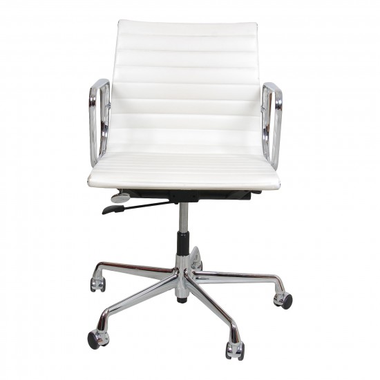 Charles Eames Ea-117 office chair with white leather