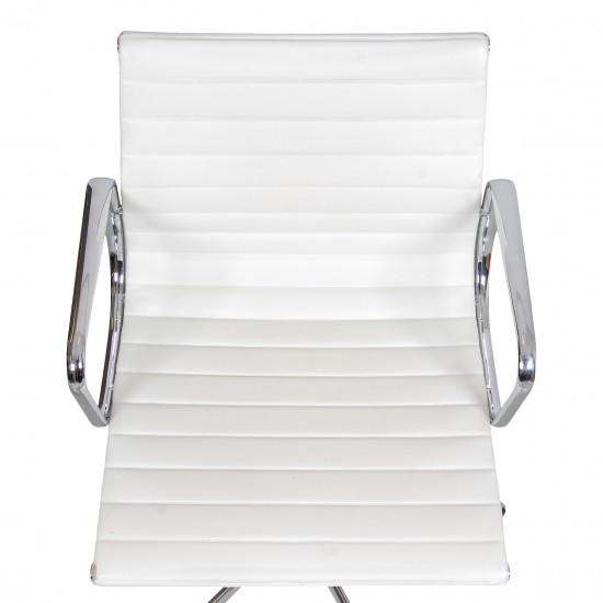 Charles Eames Ea-117 office chair with white leather