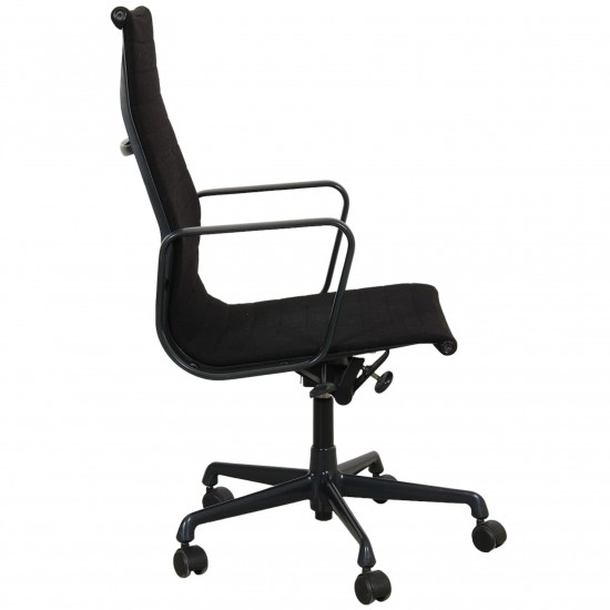 Charles Eames Ea-119 office chair with a black frame