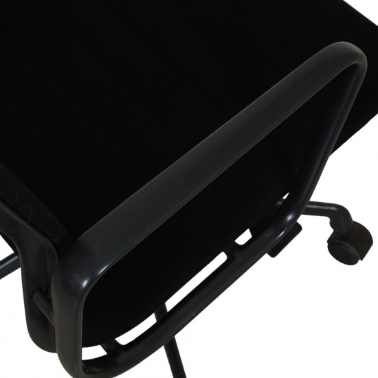 Charles Eames Ea-119 office chair with a black frame