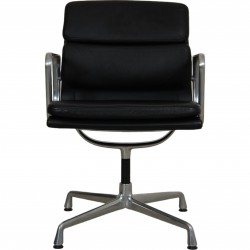 Charles Eames Ea-208 softpad chair in black leather and aluminium