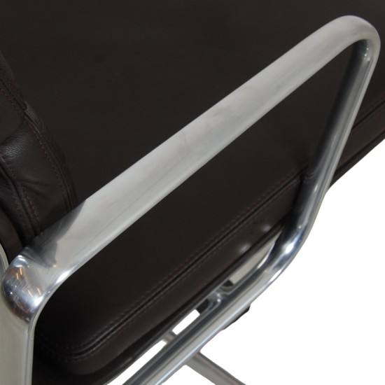 Charles Eames Ea-219 kontorstol i mørkbrunt læder