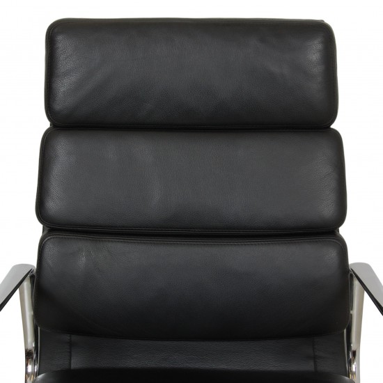 Charles Eames Ea-219 softpad office chair in black leather