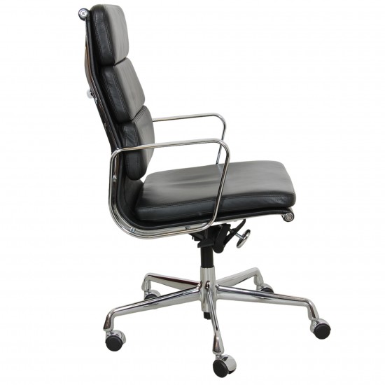 Charles Eames Ea-219 softpad office chair in black leather