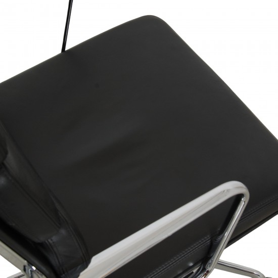 Charles Eames Ea-219 Softpad kontorstol i sort læder