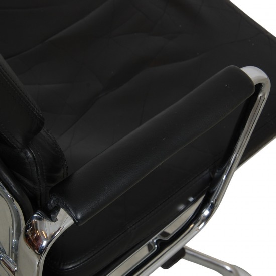 Charles Eames Ea-219 office chair in black leather