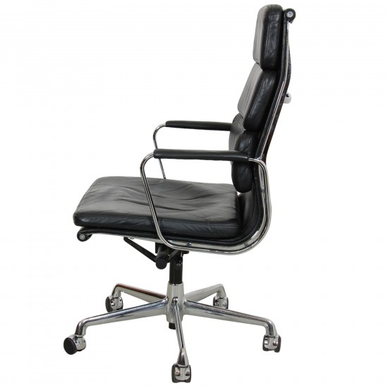 Charles Eames Ea-219 office chair in black leather