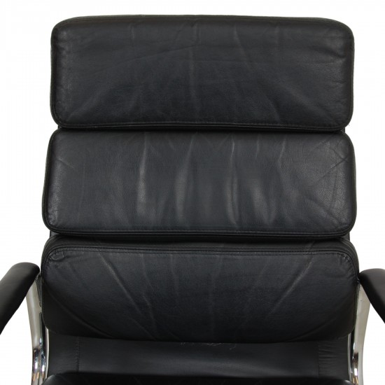 Charles Eames Ea-219 office chair in black leather