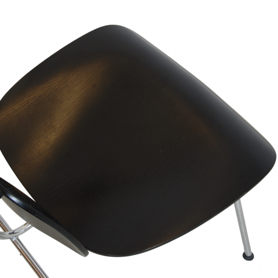 Charles Eames LCM lænestol i sort lakeret ask