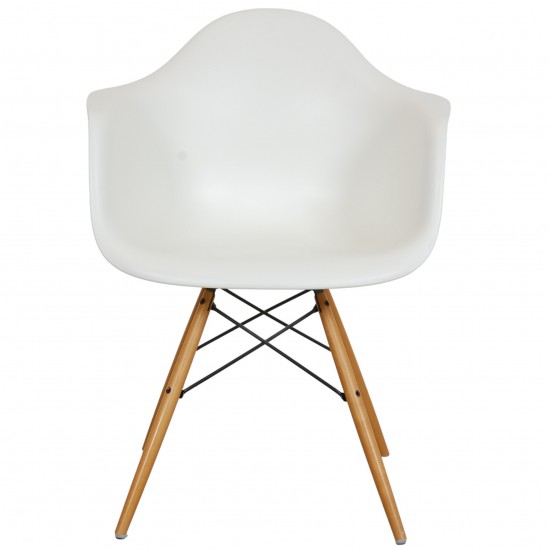 Set of 6 white Charles Eames DAW chairs