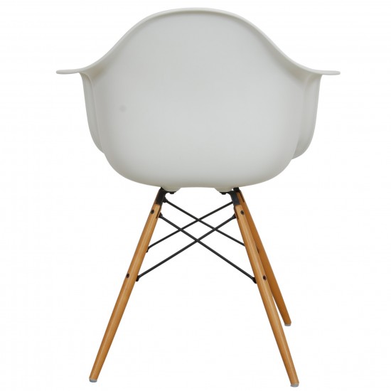 Set of 6 white Charles Eames DAW chairs