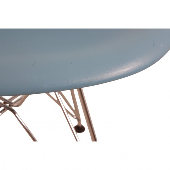 Sæt med fire blå Charles Eames DSR stole