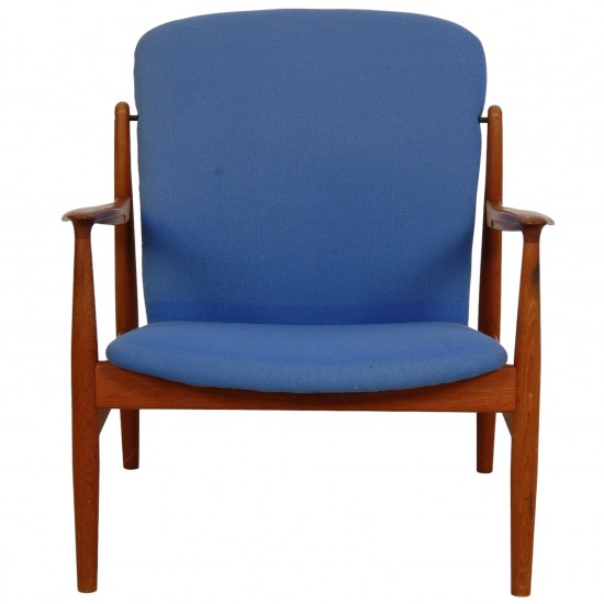 Finn Juhl France lænestol af teak og blåt stof