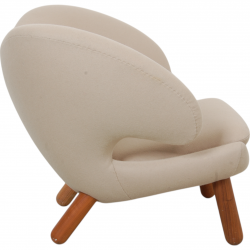 Finn Juhl Pelikan chair in beige fabric