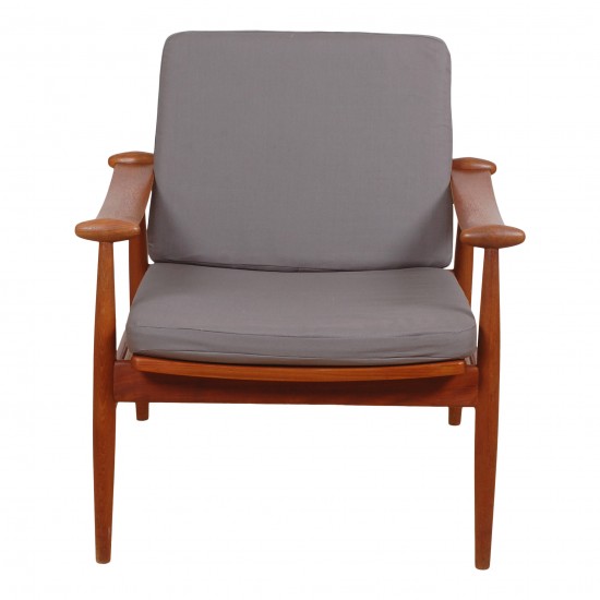 Finn Juhl Spade chair of solid teak wood and grey fabric cushions