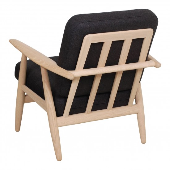 Hans J Wegner New Ge-240 solid oak wood chair with black fabric cushions
