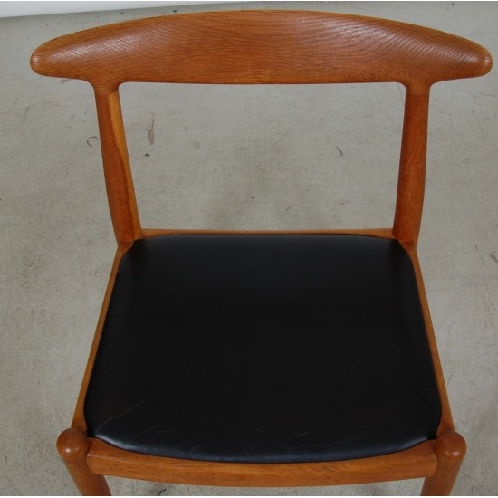 Set Hans Wegner W1 dining chairs in oak and black leather (8)