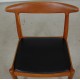 Set Hans Wegner W1 dining chairs in oak and black leather (8)