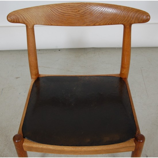 Sæt Hans Wegner W1 spisebordsstole af eg og sort læder (8)