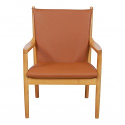 Hans J Wegner 1788 lænestol nypolstret i Cognac bizon læder Hans J Wegner 1788 lænestol nypolstret i Cognac bizon læder