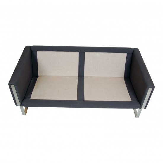 Hans Wegner CH-102 Sofa with grey fabric