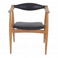Hans J Wegner CH-34 stol af eg og sort læder