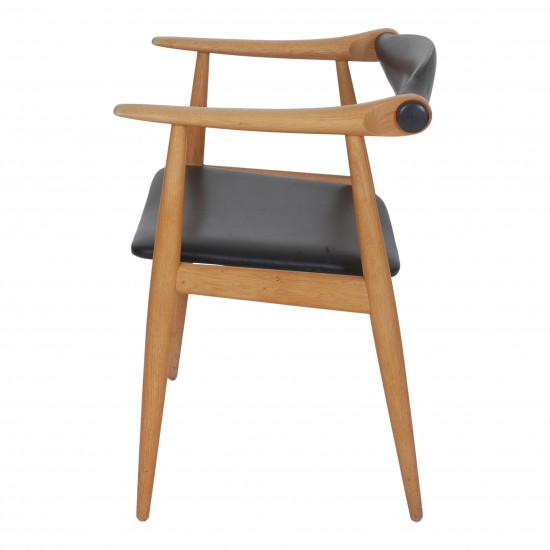 Hans J Wegner CH-34 oak and black leather chair