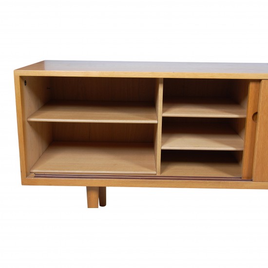 Hans Wegner Skænk RY-25 af egetræ Hans Wegner Skænk RY-25 af egetræ