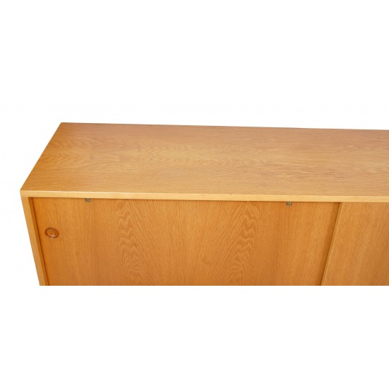 Hans Wegner Skænk RY-25 af egetræ Hans Wegner Skænk RY-25 af egetræ