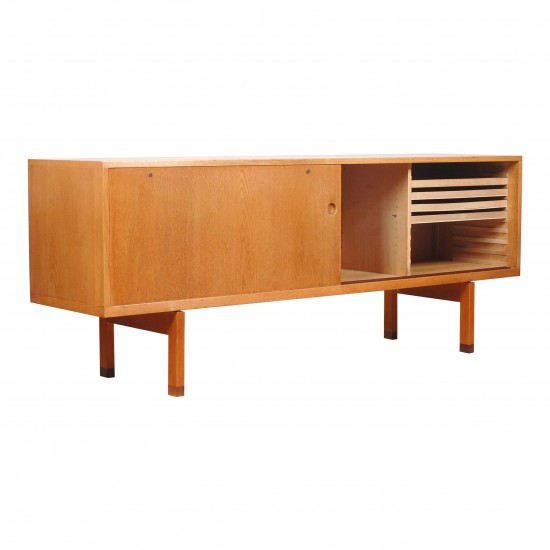 Hans J Wegner RY-26 oak wood sideboard