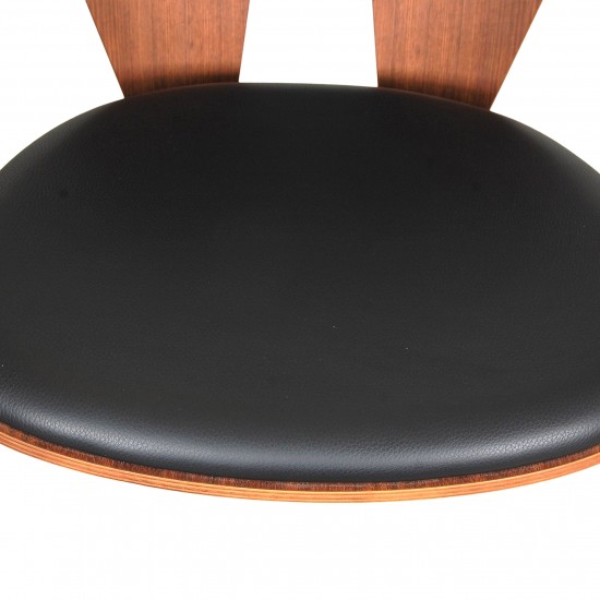 Hans Wegner Butterfly chair of walnut and black leather