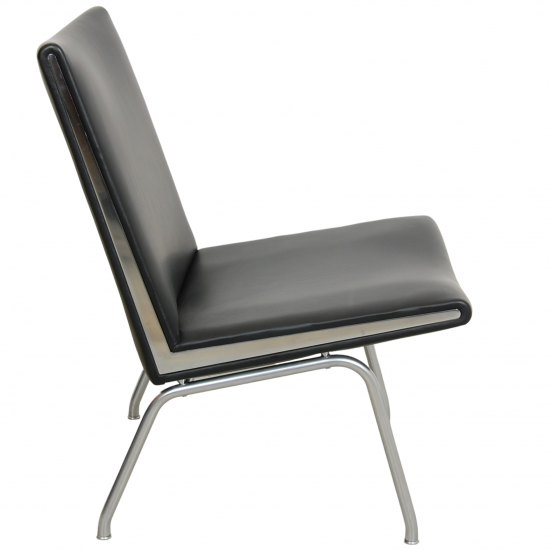 Hans Wegner AP-40 lounge chair in black leather