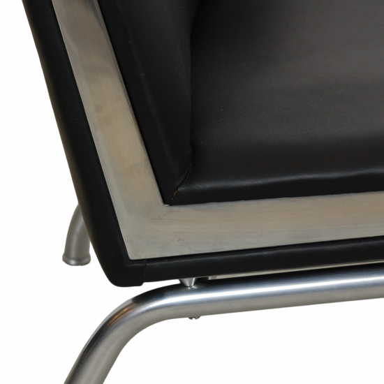 Hans Wegner AP-40 lounge chair in black leather
